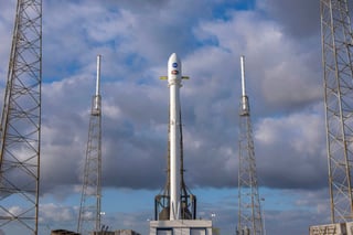 El lanzamiento del cohete Falcon 9, en donde viajará el satélite, estaba programado para las 18:32 hora local (22:32 GMT) de hoy desde la base de Cabo Cañaveral. (AP)