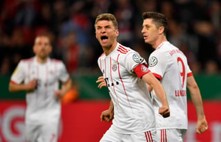 Thomas Mueller marcó tres tantos en la goleada del Bayern. (AP)