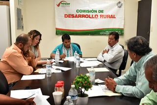 Alternativas. La Comisión de Desarrollo Rural se reunió con el director del área. (EL SIGLO DE TORREÓN)