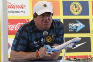 'El Piojo' dedicó algunos elogios en su más reciente rueda de prensa por el atacante lagunero Oribe Peralta. (ARCHIVO)