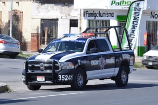 Al lugar acudió personal de las distintas corporaciones policíacas quienes se entrevistaron con el encargados de la estación de servicio. (ARCHIVO)