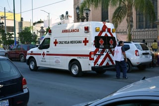 Choque. Conductor de camioneta arrolla a motociclistas y los traslada a la Cruz Roja por sus propios medios. (EL SIGLO DE TORREÓN)