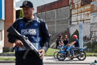 Tras un operativo realizado en el oriente de la capital, personal de la Procuraduría General de Justicia de la Ciudad de México detuvo a 11 personas, nueve hombres y dos mujeres. (ARCHIVO)