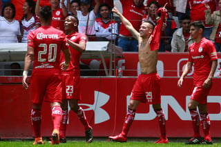 Rodrigo Salinas, del Toluca, festeja después de anotar el tercer gol en el partido de ayer. (Jam Media)
