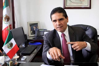Martínez Neri aseguró que los ciudadanos no van a seguir, ni acompañar la decisión de Aureoles Conejo. (ARCHIVO)