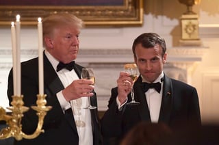 Elegante cena. Donald y Melania Trump honraron en la Casa Blanca a Emmanuel y Briggite Macron. (AP)