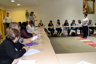 Capacitación política. Imparten taller 'Mujeres en campaña: preparándonos para ganar'. (EDITH GONZÁLEZ)