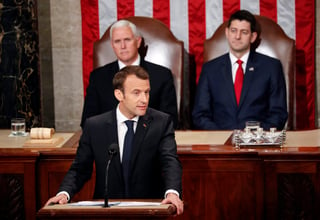 En un discurso ante el Congreso de EU, Macron garantizó que, haga lo que haga Trump, Francia 'no abandonará' el acuerdo firmado en 2015 con Irán y otras potencias. (AP)
