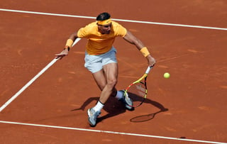 Rafael Nadal no jugó a su nivel y batalló para vencer 6-4, 6-4 a su compatriota Roberto Carballés en una hora y 52 minutos. Nadal avanza tras vencer a Carballés