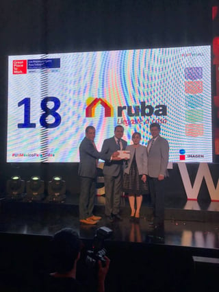 Premio. Por parte de Ruba recibieron el galardón GPTW 2018: (der. a izq.) Fernando Solís, Claudia Piña y Ezequiel Zapata. (CORTESÍA)