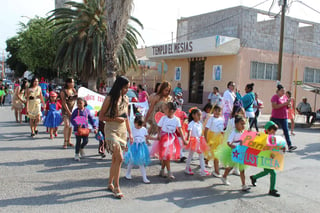 Se organizó desfile para promover derechos de niños.