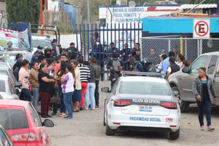 El gobernador de Puebla, José Antonio Gali Fayad, ofreció al mediodía una conferencia de prensa en la que afirmó que nadie estará encima de la ley, y agregó que los policías municipales serán investigados para ver si están involucrados en actos delictivos en la región. (EL UNIVERSAL)