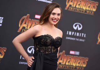 Actriz de 'Avengers' quiere un traje menos escotado