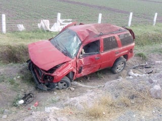 El fatal percance se registró alrededor de las 19:00 horas en la carretera libre Durango-Gómez Palacio, en el tramo carretero poblado La Gloria-León Guzmán en el municipio de Lerdo. (ESPECIAL)