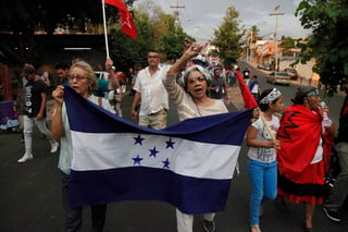 Reacción. Cientos de hondureños protestaron en Tegucigalpa la decisión de Trump y la pobre reacción de Juan Orlando Hernández.