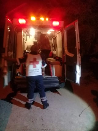 El joven fue trasladado de urgencia en una ambulancia de la institución a las instalaciones del Hospital General de Gómez Palacio, donde su estado de salud se reportó como estable. (EL SIGLO DE TORREÓN)
