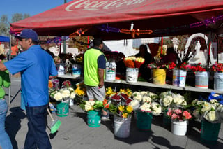 Puestos. Comerciantes instalarán puestos para venta de flores y otros, con motivo del Día de la Madre. (ARCHIVO)