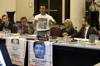 Alzan la voz. Emiliano Navarrete, padre de uno de los 43 estudiantes de Ayotzinapa, participó en la audiencia ante la CIDH. (EFE)