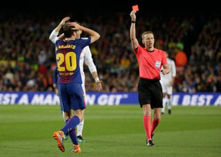 El defensor fue expulsado luego de agredir a Marcelo, defensor del Real Madrid, al que le propinó un codazo en la cara.