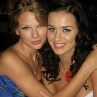 Katy Perry y Taylor Swift causaron revuelo en redes sociales ante la noticia del retorno de su amistad. (ESPECIAL)