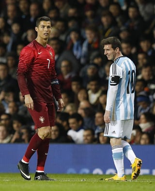 Jugadores como Cristiano Ronaldo o Lionel Messi recientemente han sufrido lesiones debido a la gran carga de partidos que disputan. (Cortesía)