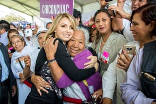 'El amor de una madre no contempla la palabra imposible', aseguró Angélica Rivera, presidenta del Consejo Ciudadano Consultivo del DIF Nacional quien felicitó a todas las madres de familia este 10 de Mayo. (TWITTER)