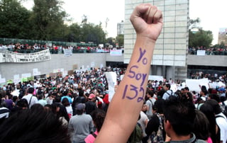 El viernes 11 de mayo de 2012, en plena campaña electoral por la Presidencia del país, una protesta contra Enrique Peña Nieto, entonces candidato de la alianza PRI-PVEM, inició un movimiento estudiantil que hasta el día de hoy es recordado por su irrupción en la escena política. (ARCHIVO)