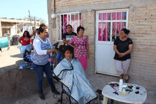Capacitación. Iniciarán un curso de corte de pelo y peinado para capacitar a las mujeres para el autoempleo. (EL SIGLO DE TORREÓN)