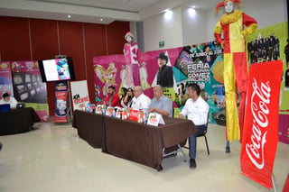 Actividades. La presentación estuvo a cargo del director de la Expo Feria, acompañado por el síndico, José Lorenzo Natera. (EL SIGLO DE TORREÓN)
