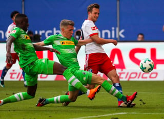 El Hamburgo no pudo salvarse pese a la victoria por 2-1 ante el Borussia Mönchengladbach. (EFE)
