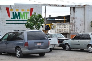Todos los vehículos de las personas detenidas fueron llevados de forma temporal al corralón municipal. (ARCHIVO)