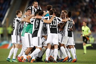 Los jugadores de la Juventus celebran el título lulego del empate a cero ante Roma. (AP)