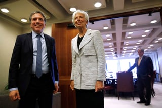El Directorio Ejecutivo del Fondo Monetario Internacional (FMI) iniciará este viernes la discusión de la solicitud del gobierno de Argentina para obtener del organismo multilateral un préstamo ‘Stand by’ de alto acceso. (ARCHIVO)