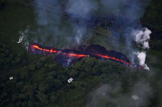 'La erupción de lava continúa desde múltiples puntos en el área noreste del sistema de grietas', rezó en el último comunicado la institución sobre el conjunto de 19 fisuras. (ARCHIVO)