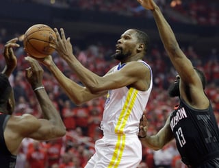 Kevin Durant anotó 37 puntos en la victoria de los Warriors 119-106 sobre los Rockets de Houston, en el primer juego de la serie final de la Conferencia del Oeste. (AP)