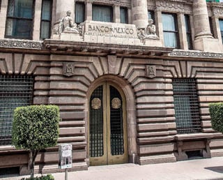El Banco de México dio a conocer reformas a su reglamento interior que incluyen modificaciones en su estructura dentro del organigrama que conforman las unidades para el desempeño de las funciones encomendadas al gobernador central. (ARCHIVO) 