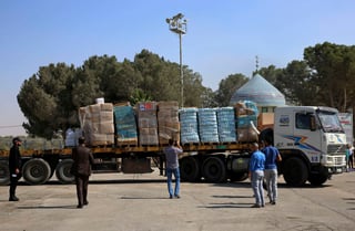 El cruce de Kerem Shalom, cerca de la frontera con Egipto, es el principal punto de entrada de bienes comerciales en el enclave costero palestino y durante los próximos días solo funcionará de manera parcial debido a los daños sufridos. (ARCHIVO)