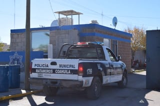 El hombre fue detenido y trasladado al edificio de la Policía Municipal, por embriagarse en la vía pública. (ARCHIVO) 