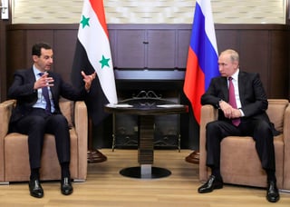 Una transcripción de la reunión del jueves dada a conocer por el Kremlin señala que Assad dijo que Siria está progresando en su lucha contra el terrorismo, lo que 'abre la puerta al proceso político'. (AP)