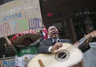 La reacción de los latinos se hizo viral en redes. (INTERNET) 