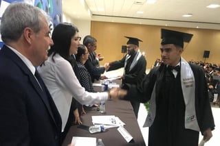 Graduación. Concluyen sus estudios profesionales, estudiantes de la Universidad Tecnológica de La Laguna Durango.