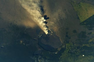 Las cenizas que despiden las erupciones violentas son provocadas por el cambio climático según registros geológicos. (ARCHIVO) 