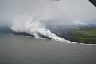 Desde que el volcán Kilauea de Hawái entró en erupción el pasado 3 de mayo, más de 1,700 personas han tenido que ser evacuadas y unas 40 estructuras, docenas de casas y automóviles han resultado destruidos. (EFE)