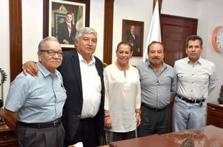 La alcaldesa Leticia Herrera firmó un documento con el cual se formalizó la entrega de este equipo al Sistema Descentralizado de Agua Potable y Alcantarillado (Sideapa). (EL SIGLO DE TORREÓN)
