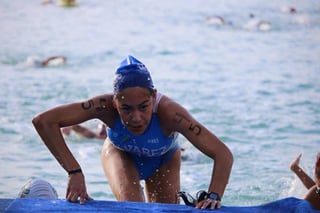 Impresionante fue el esfuerzo de los duranguenses en la prueba que incluye las tres disciplinas de nado, bicicleta y corrida, donde Marcela Álvarez, alcanzó la medalla de plata en la categoría 14-15 años femenil. (Cortesía IED)