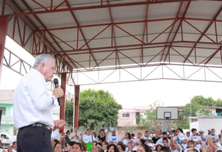 Campaña. Jorge Zermeño Infante se reunió con habitantes del Poniente de Torreón. (CORTESÍA)
