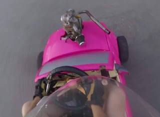 Un juguete convertido en un vehículo de alta velocidad. (INTERNET)