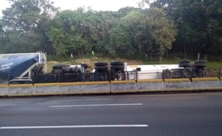 El siniestro se registró en el kilómetro 073+000 de la autopista México-Cuernavaca en dirección de sur a norte y su reporte fue recibido por las autoridades a las 2:35 horas. 