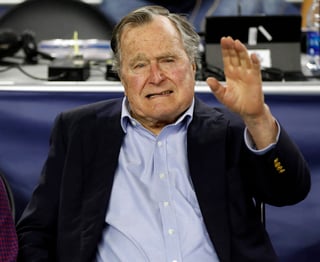 George H.W. Bush fue hospitalizado hoy en Maine después de experimentar baja presión sanguínea y fatiga. (ARCHIVO) 