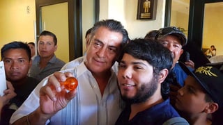El candidato a la Presidencia por la vía independiente, Jaime Rodríguez Calderón 'El Bronco', pidió ayuda para juntar las esferas del dragón para resucitar a México. (TWITTER)